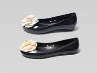 CHANEL CAMELLIA FLIP-FLOPS SANDAL IN BLACK 26725