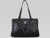 CHANEL 2010 COLLECTION LARGE QUILTED TOTE BAG IN BLACK A48023