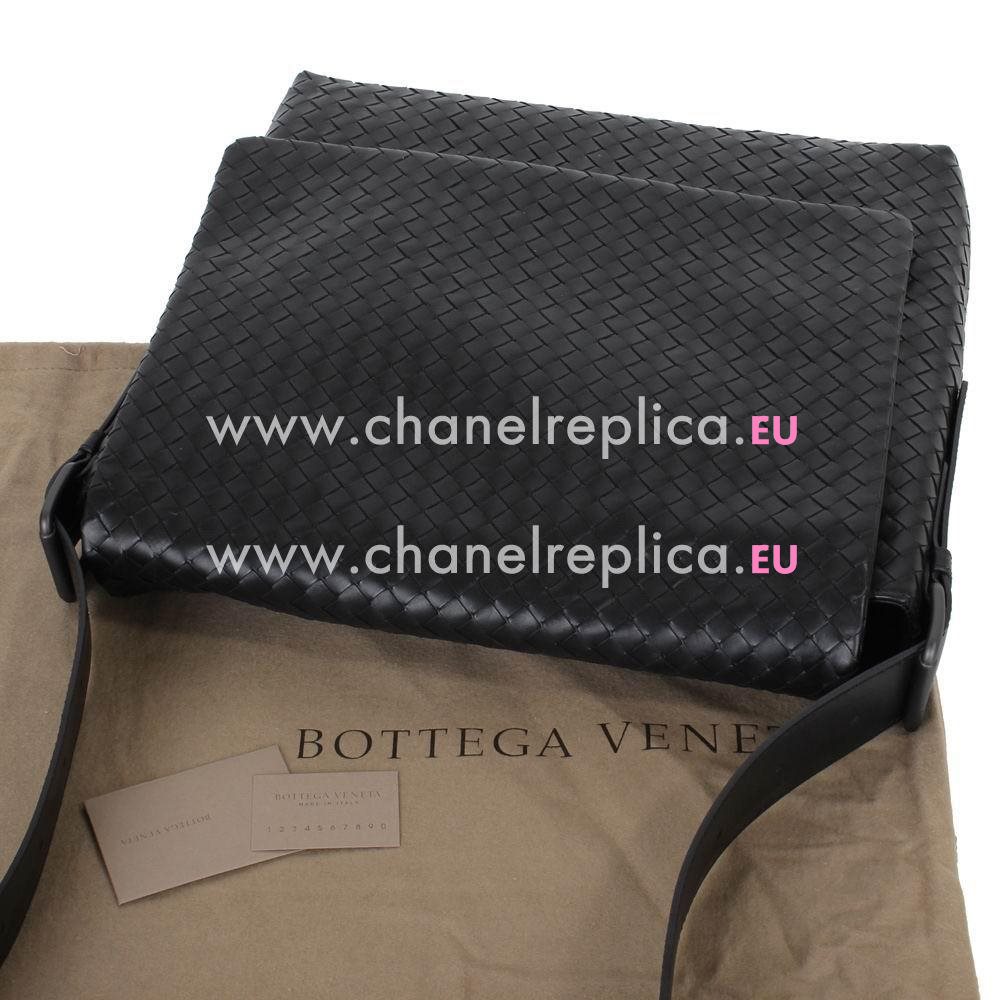 Bottega Veneta Classic Calfskin Woven Shouldbag Black B5579903