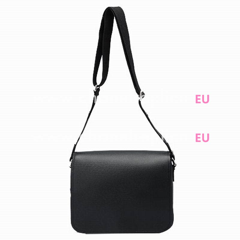 Louis Vuitton Taiga Leather Andrei Messenger Bag In Ardoise M32482
